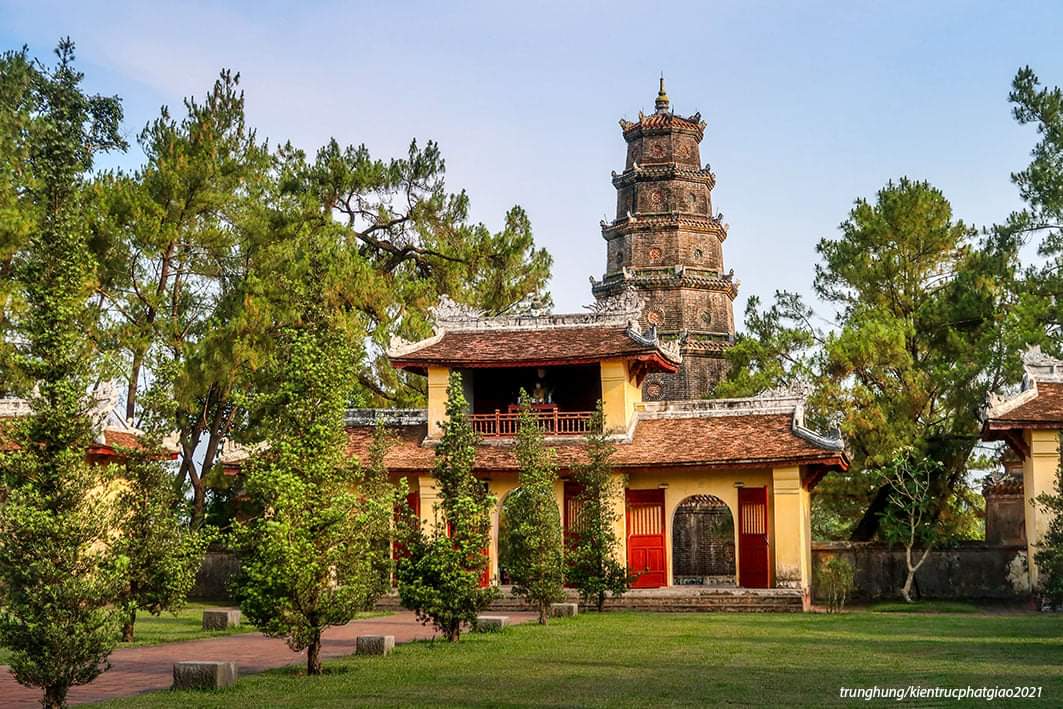 toàn cảnh chùa Thiên Mụ (Tp. Huế)
