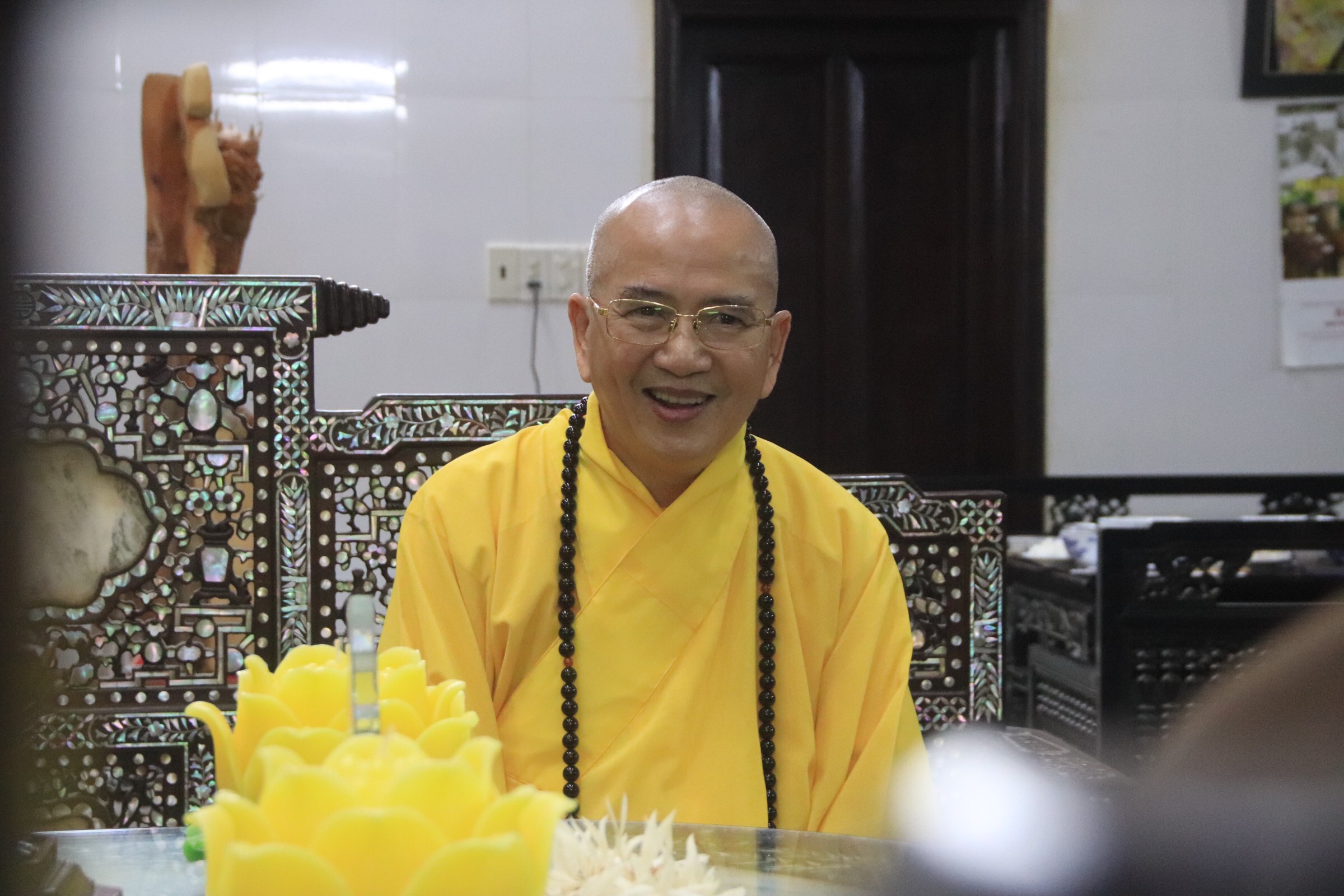 Hoà thượng Thích Khế Chơn đón tiếp và làm việc với Đoàn tại Chùa Quang Minh (Tp. Huế)